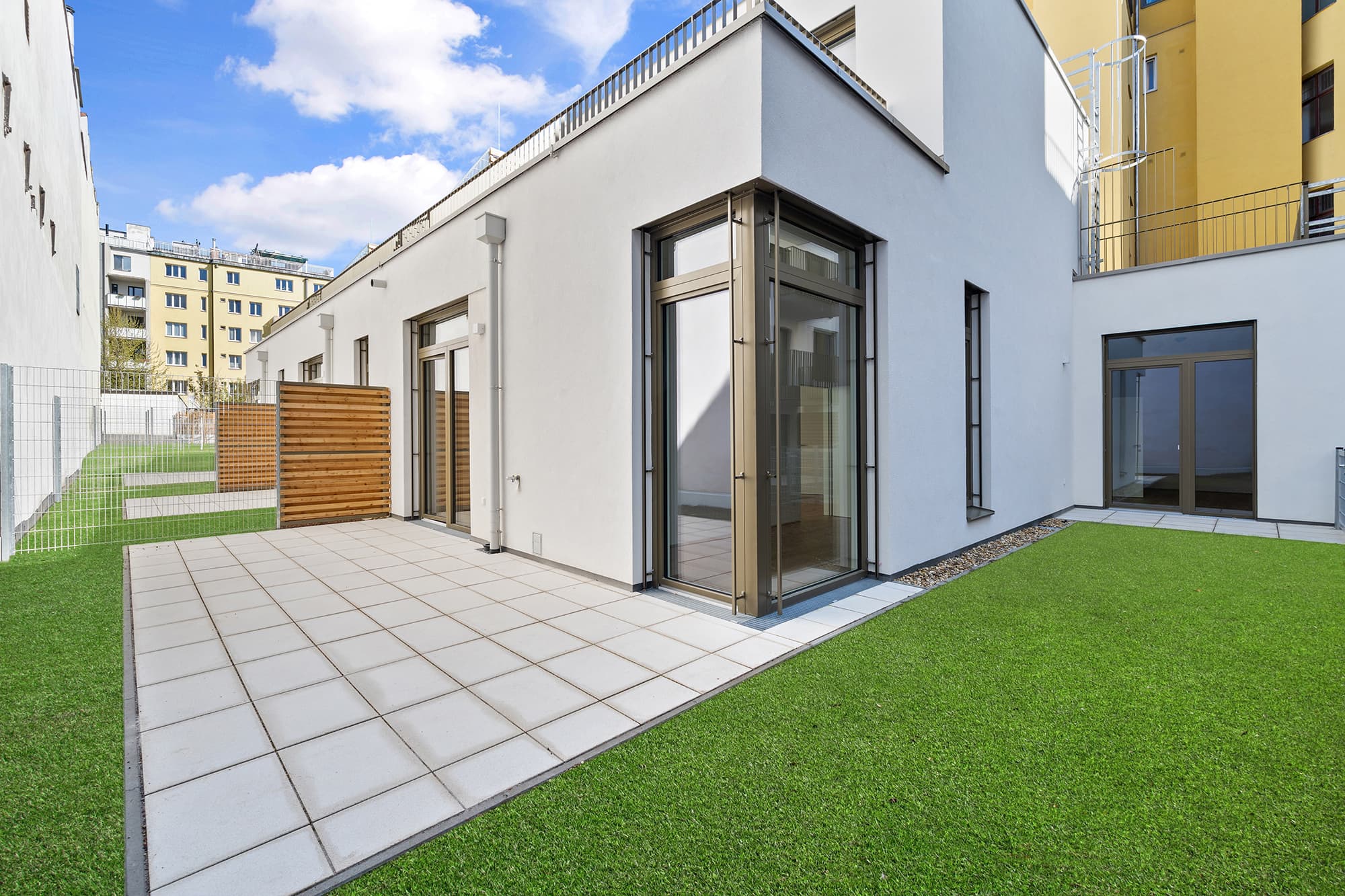 LILIE - Großzügiges Hofhaus mit Terrassen und Garten LILIE - Großzügiges Hofhaus mit Terrassen und Garten