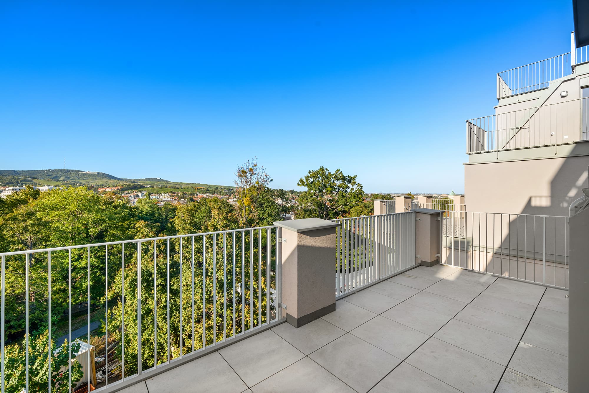 UPPER-HILL-SIDE - ERSTBEZUG - 3 Zimmer mit Blick zum Kahlenberg! UPPER-HILL-SIDE - ERSTBEZUG - 3 Zimmer mit Blick zum Kahlenberg!