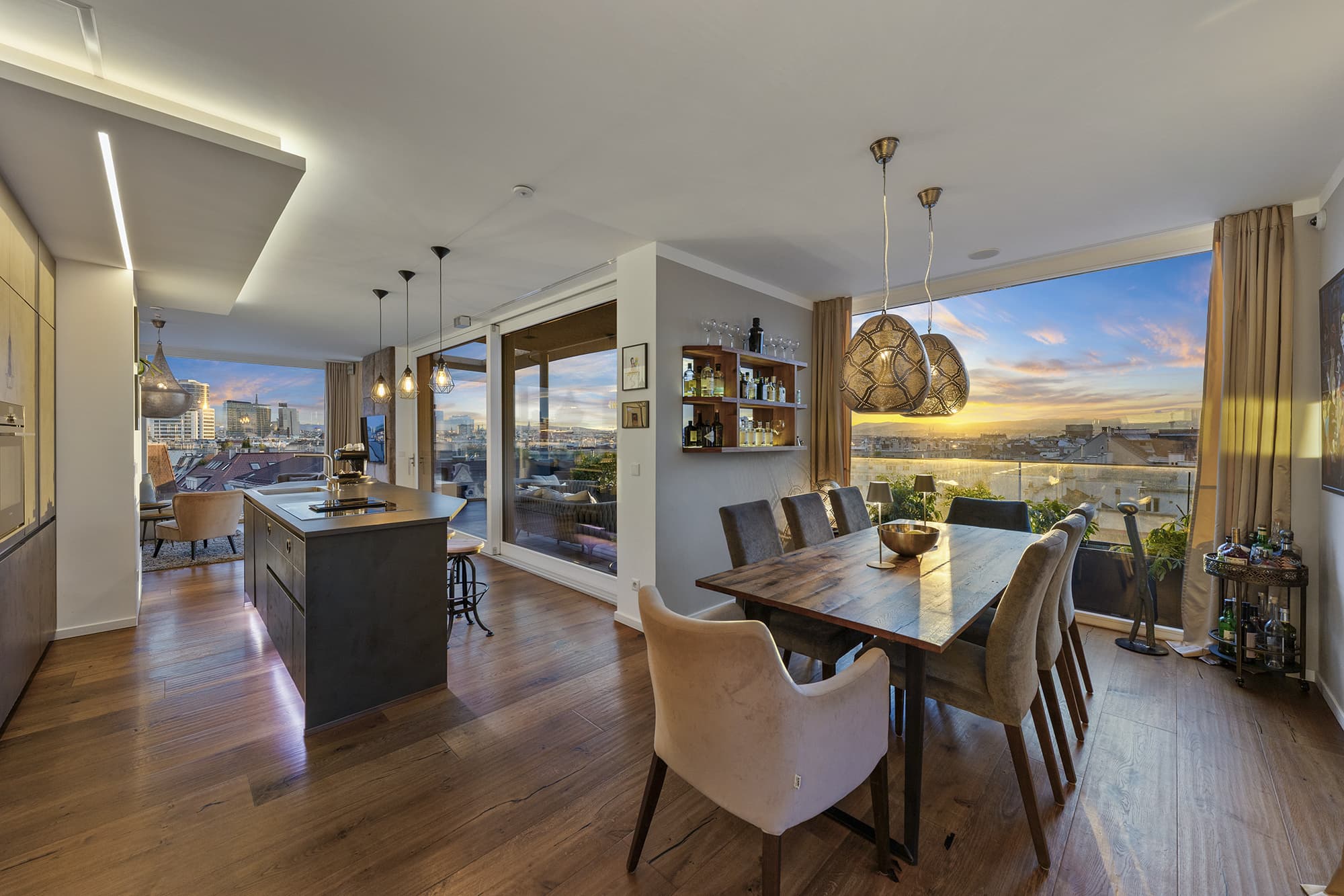 Einzigartige Dachgeschosswohnung mit Panoramablick über Wien Einzigartige Dachgeschosswohnung mit Panoramablick über Wien