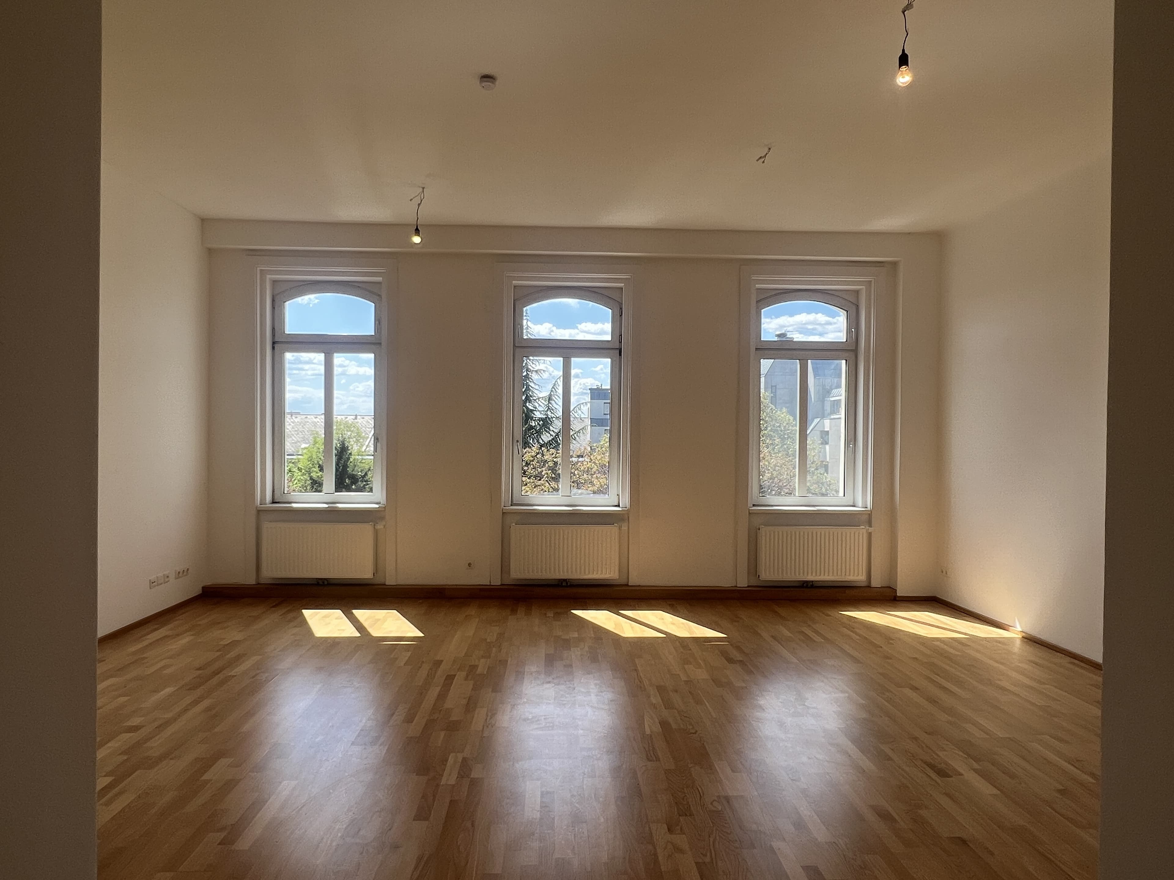 4-ZIMMER-WOHNUNG IN BEGEHRTER LAGE NAHE MARIAHILFER STRASSE! 4-ZIMMER-WOHNUNG IN BEGEHRTER LAGE NAHE MARIAHILFER STRASSE!