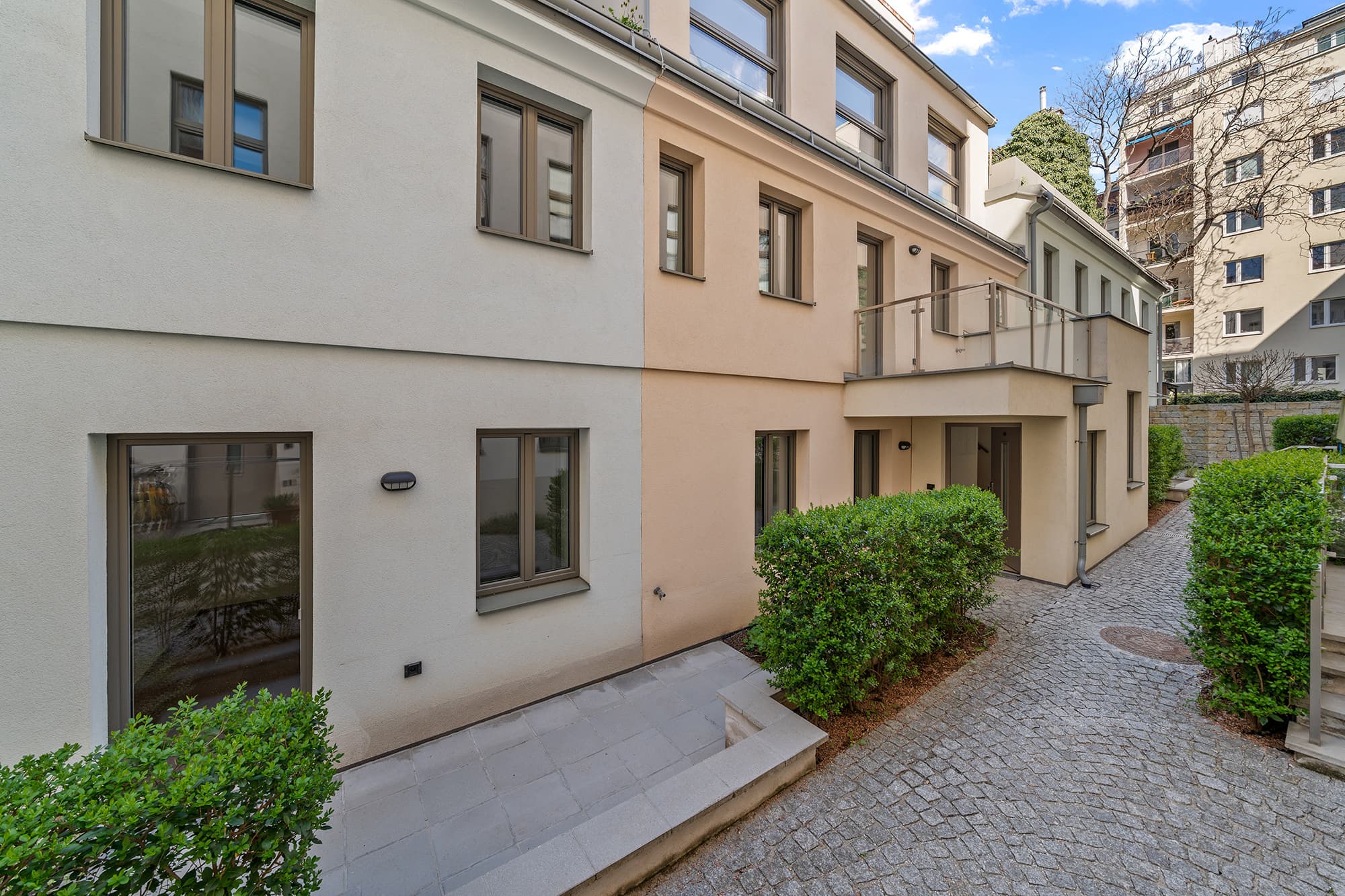 Modernes Townhouse mit großzügigen Terrassen in ruhiger Innenhoflage Modernes Townhouse mit großzügigen Terrassen in ruhiger Innenhoflage