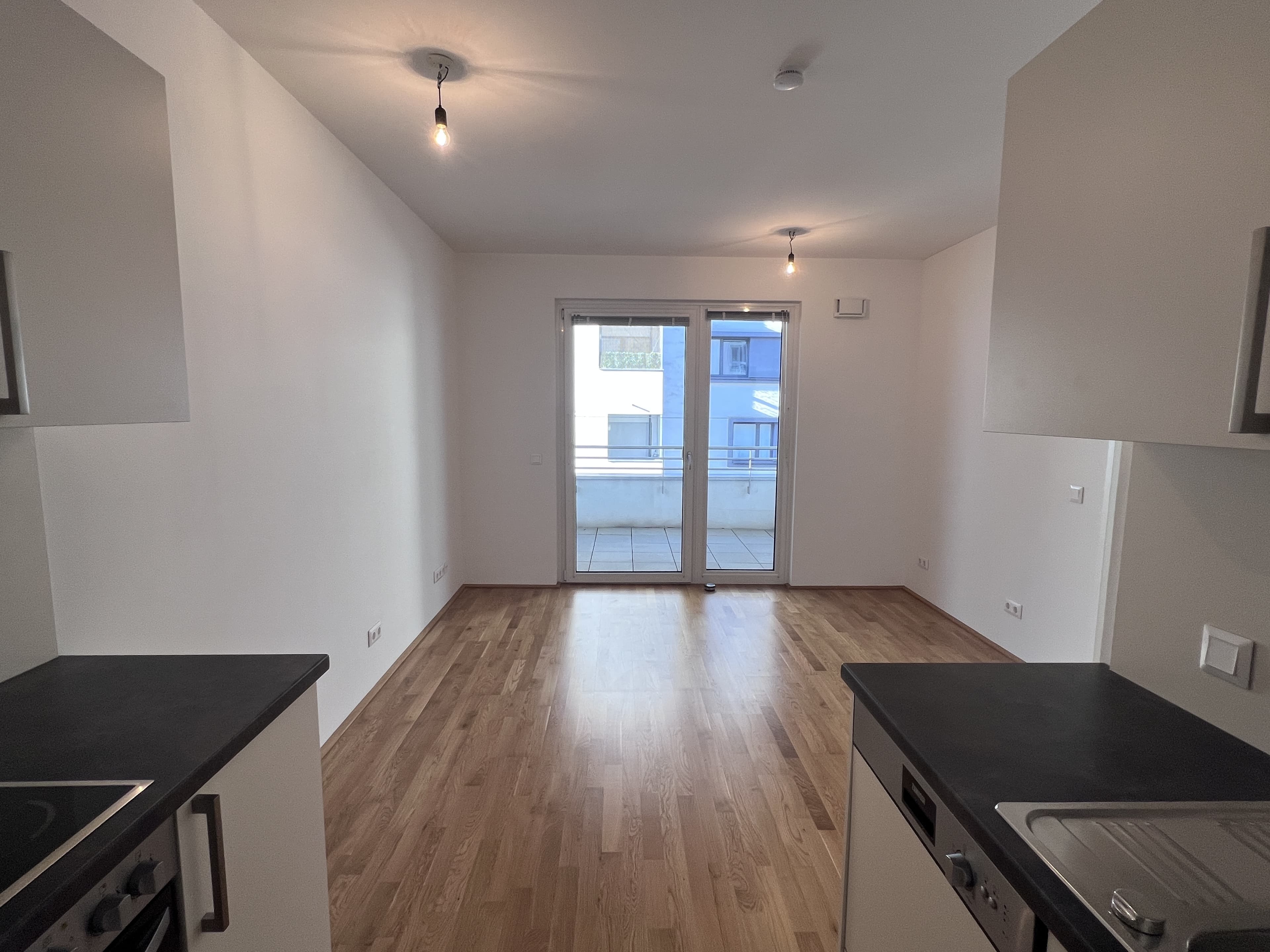 2 ZIMMER WOHNUNG MIT BALKON - NAHE U1 2 ZIMMER WOHNUNG MIT BALKON - NAHE U1