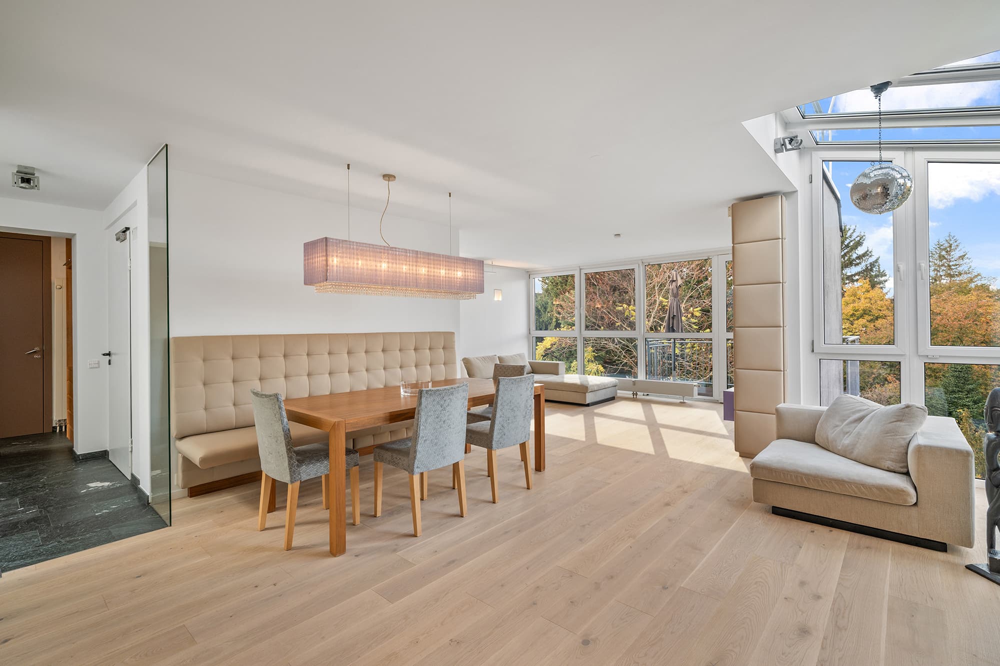 Wohnen über den Dächern von Hietzing – großzügige Dachgeschosswohnung mit herrlicher Dachterrasse Wohnen über den Dächern von Hietzing – großzügige Dachgeschosswohnung mit herrlicher Dachterrasse