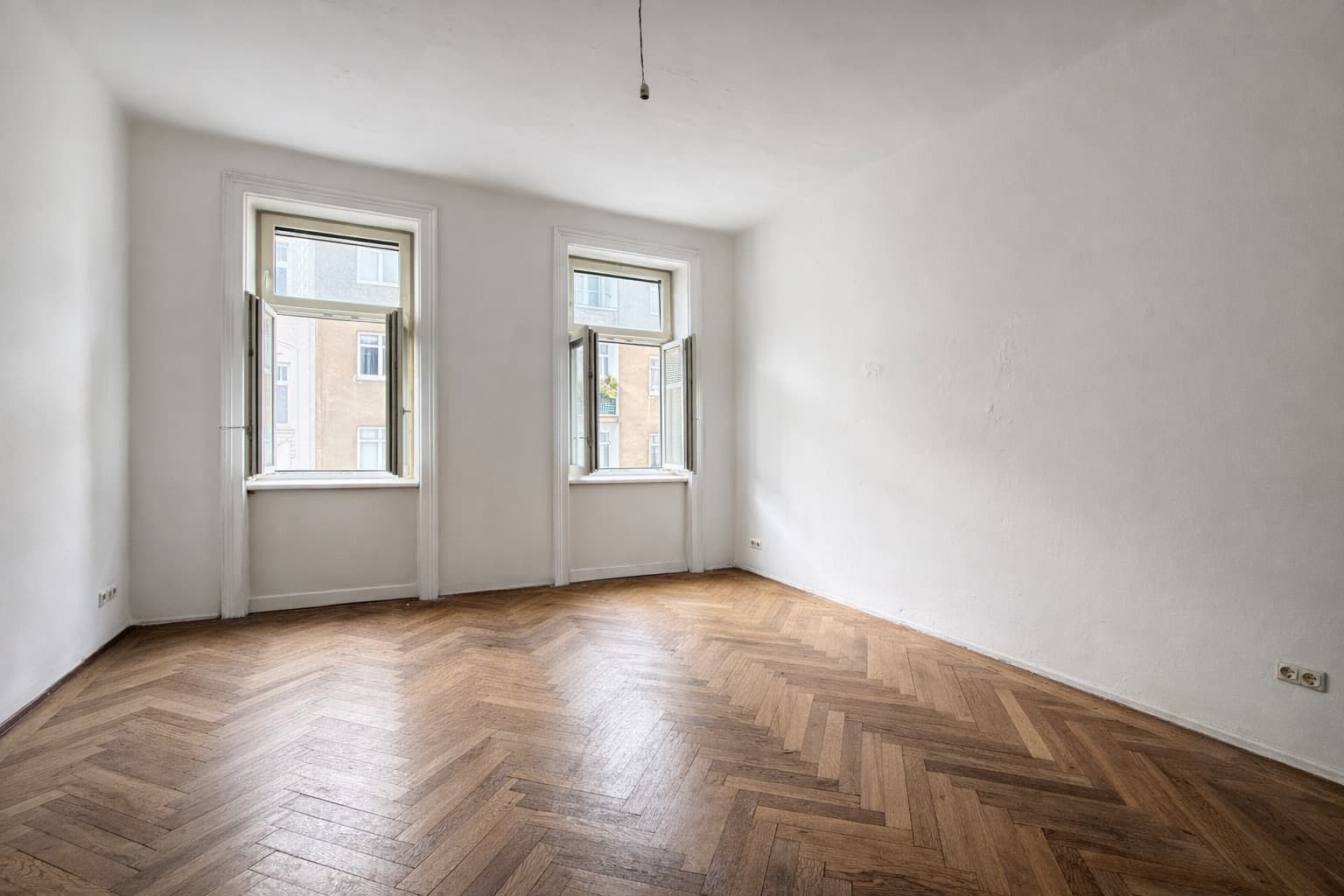 Sanierungsbedürftige Altbauwohnung Nähe Wallensteinplatz Sanierungsbedürftige Altbauwohnung Nähe Wallensteinplatz