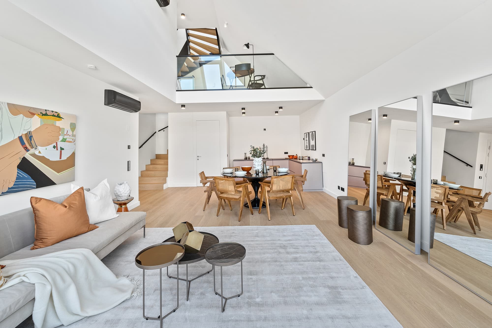 Exklusives Penthouse mit großzügiger Dachterrasse und Fernblick Exklusives Penthouse mit großzügiger Dachterrasse und Fernblick